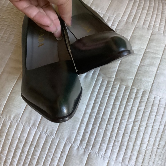 Prada Pointed Toe Leather Heeled Pumps Dark Green SZ 39.5 - Picture 10 of 14